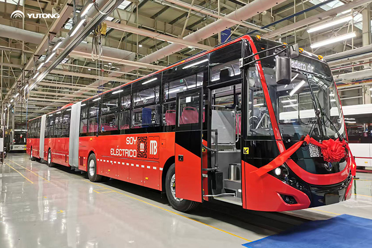 Dunyoning birinchi 26 metrlik sof elektr qo‘shma burilishli avtobusi ishlab chiqarish liniyasidan chiqdi